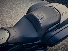 25YM GL1800 Gold Wing 50th Anniversary DCT NHA86 Black Ballistic Metallic 34