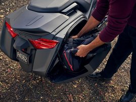 25YM GL1800 Gold Wing 50th Anniversary DCT NHA86 Black Ballistic Metallic 35