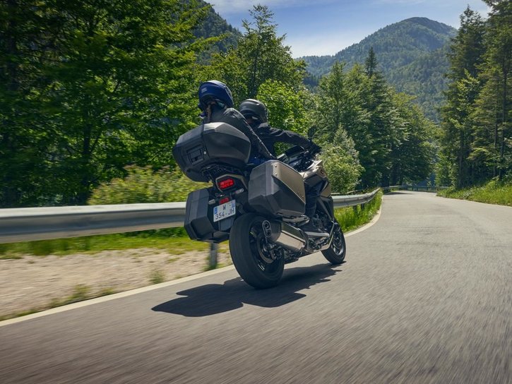 Väri: Mat Warm Ash Metallic