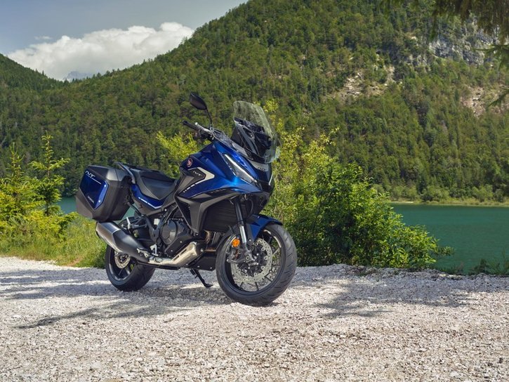 Väri: Pearl Hawkseye Blue