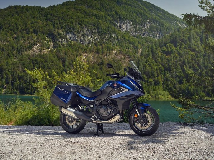 Väri: Pearl Hawkseye Blue