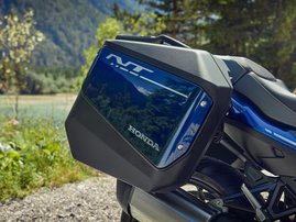 25YM NT1100 DCT PB409P Pearl Hawkseye Blue 09