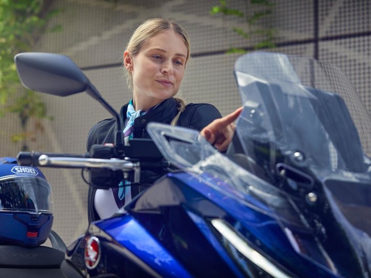 Väri: Pearl Hawkseye Blue