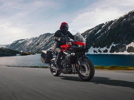 26YM 01 CB1000GT R380 GrandPrixRed aws 24