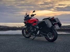 26YM 01 CB1000GT R380 GrandPrixRed aws 27