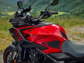 26YM 01 CB1000GT R380 GrandPrixRed aws 38