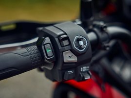 26YM 01 CB1000GT R380 GrandPrixRed aws 42