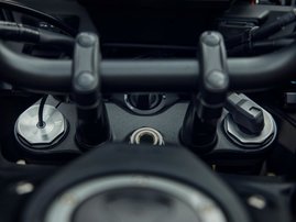 26YM 01 CB1000GT R380 GrandPrixRed aws 43