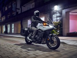 26YM 02 CB1000GT Studio NHC47P PearlDeepMudGray aws 07