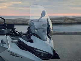 26YM 02 CB1000GT Studio NHC47P PearlDeepMudGray aws 13