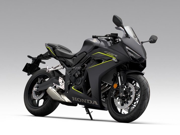 Väri: Mat Gunpowder Black Metallic