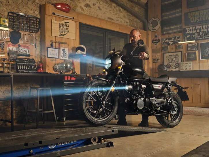 Väri: Gunmetal Black Metallic