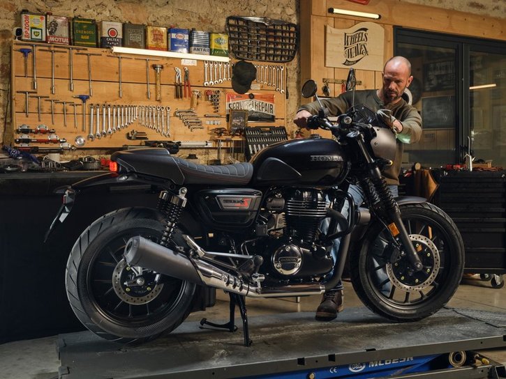 Väri: Gunmetal Black Metallic