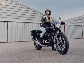 25YM 01 GB350S Studio Gunmetal Black Metallic NHC52 aws 017