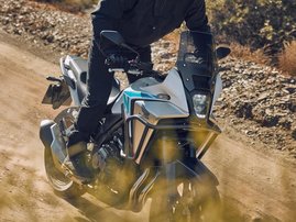 26YM 01 NX500 EClutch NHB61P PearlHorizonWhite aws 15