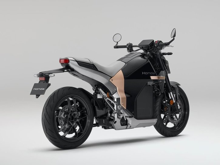 Väri: Graphite Black