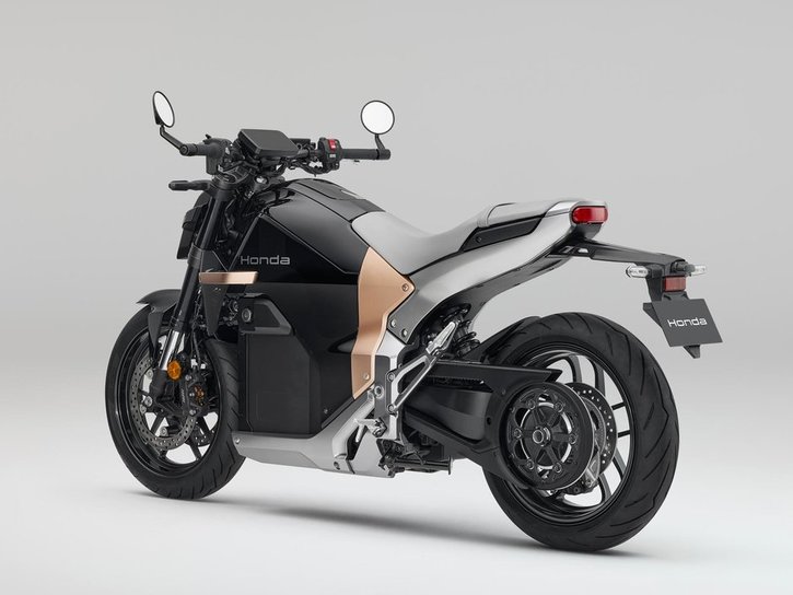 Väri: Graphite Black