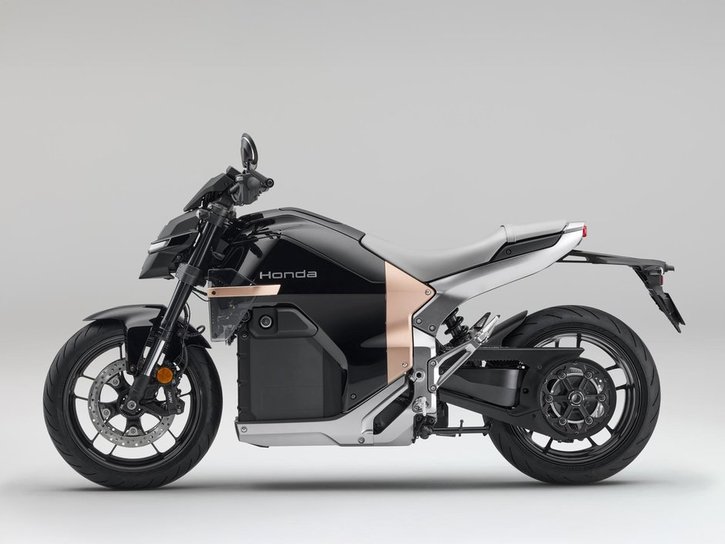 Väri: Graphite Black