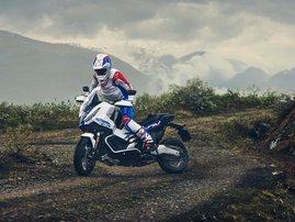 26YM XADV SE NHB54P MAT PEARL GLARE WHITE aws 07