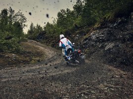 26YM XADV SE NHB54P MAT PEARL GLARE WHITE aws 11