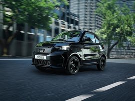 YM25 001 202407 Ligier Europe JS50 Elite Intense Black Virtual 3-4 Front