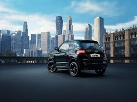 YM25 001 202407 Ligier Europe JS50 Elite Intense Black Virtual 3-4 Rear