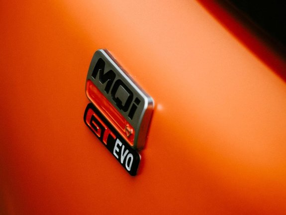 Niu-MQi-GT-Evo A1-sahkoskootteri 2022 Oranssi-Action-003