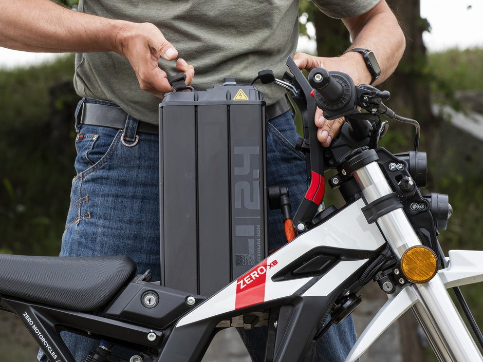 2026 Zero XB sahkomopo Action-005