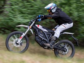 2026 Zero XE sahkomoottoripyora Action-006