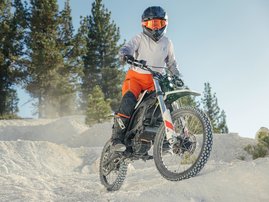 2026 Zero XE sahkomoottoripyora Action-009