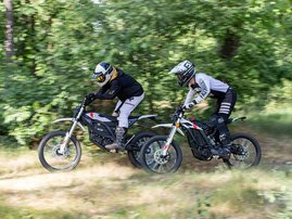 2026 Zero XE sahkomoottoripyora Action-012